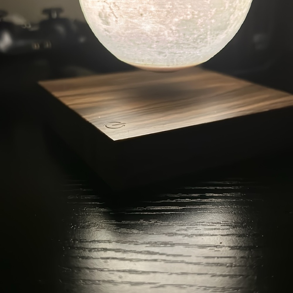 Floating moon lamp